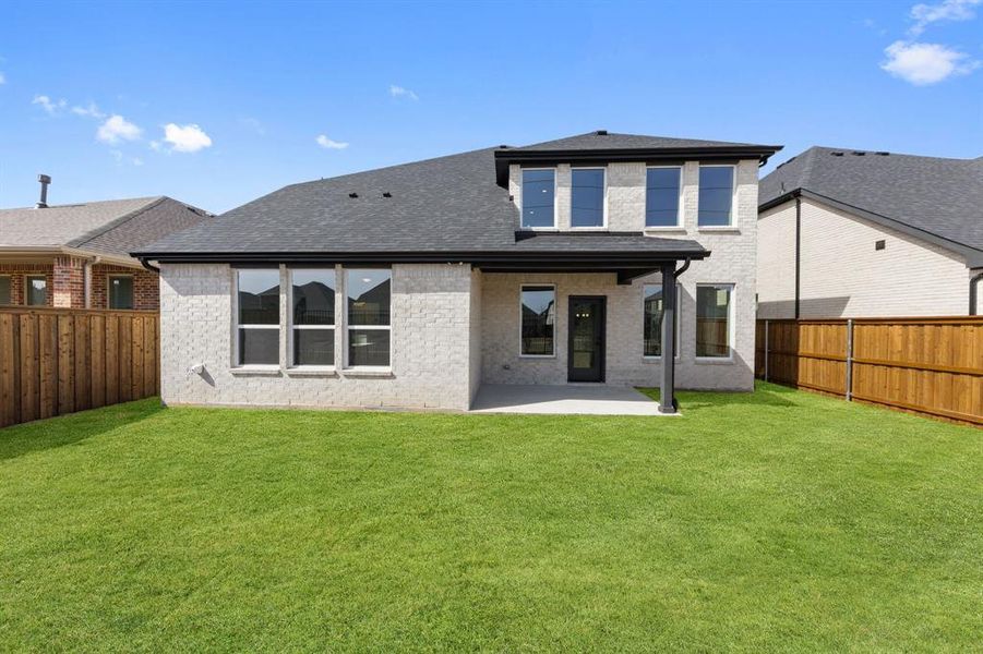 It's easy to take the party outside to this lovel covered back patio and spacious private back yard!