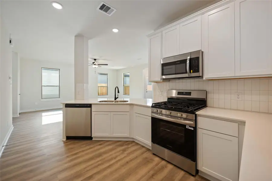 Furnished interior view inside a new home in Magnolia Springs, Montgomery (Image 7).