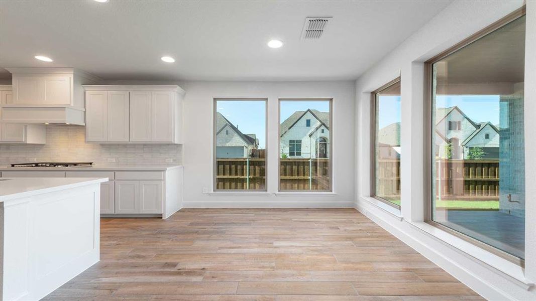 Spacious, unfurnished interior of a new home in Devonshire - Reserve 50', Forney (Image 20). Spacious, unfurnished interior of a new home in Devonshire - Reserve 50', Forney (Image 20).