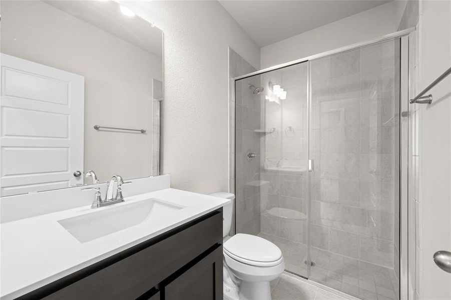 4313 Noble Bathroom2