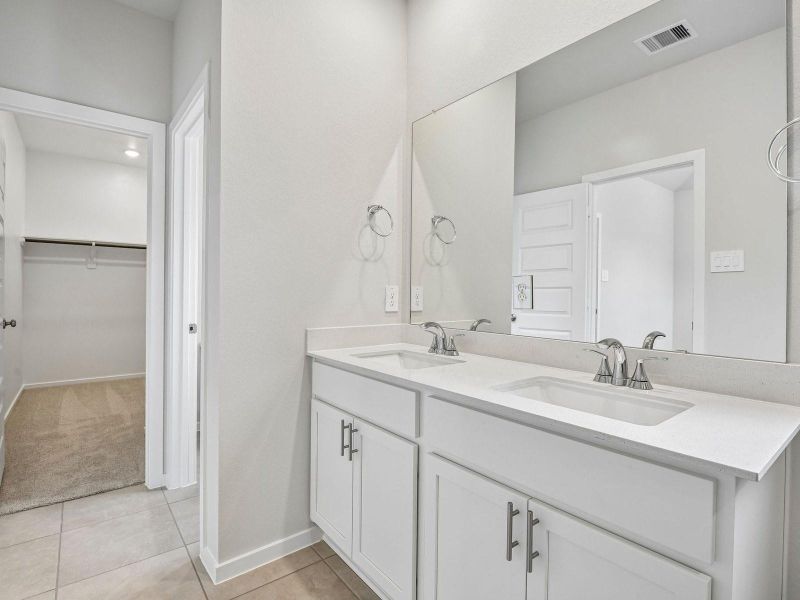Photos are not of the actual home, but are photos of the builder home with same floorplan with similar interior finishes. Photos are not of the actual home, but are photos of the builder home with same floorplan with similar interior finishes.