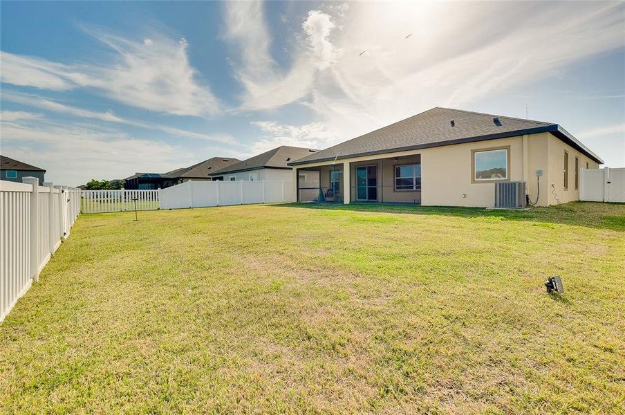 Exterior details and patio area of a home in , Bradenton (Image 27).