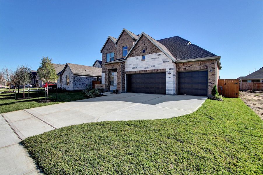 Front exterior of a new home in Canterra Creek  60', Rosharon, TX, highlighting curb appeal (Image 22).