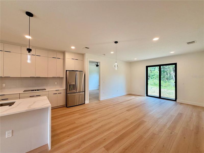 Spacious, unfurnished interior of a new home in , Port Charlotte (Image 47).