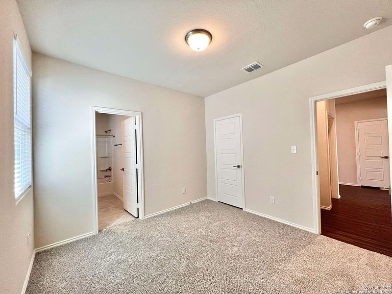 Spacious, unfurnished interior of a new home in Horizon Pointe, Converse (Image 30). Spacious, unfurnished interior of a new home in Horizon Pointe, Converse (Image 30).