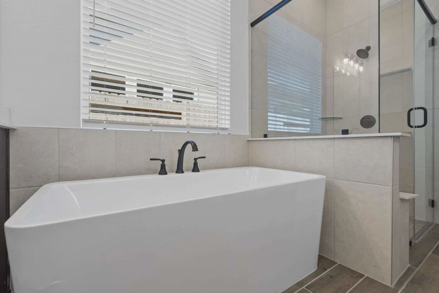 Furnished interior view inside a new home in Riceland Alley Loads, Mont Belvieu (Image 8).