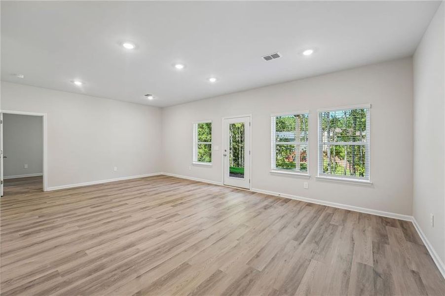 Spacious, unfurnished interior of a new home in Ivey Township, Dallas (Image 46).