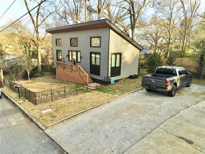 Exterior details and patio area of a home in , Atlanta (Image 27).