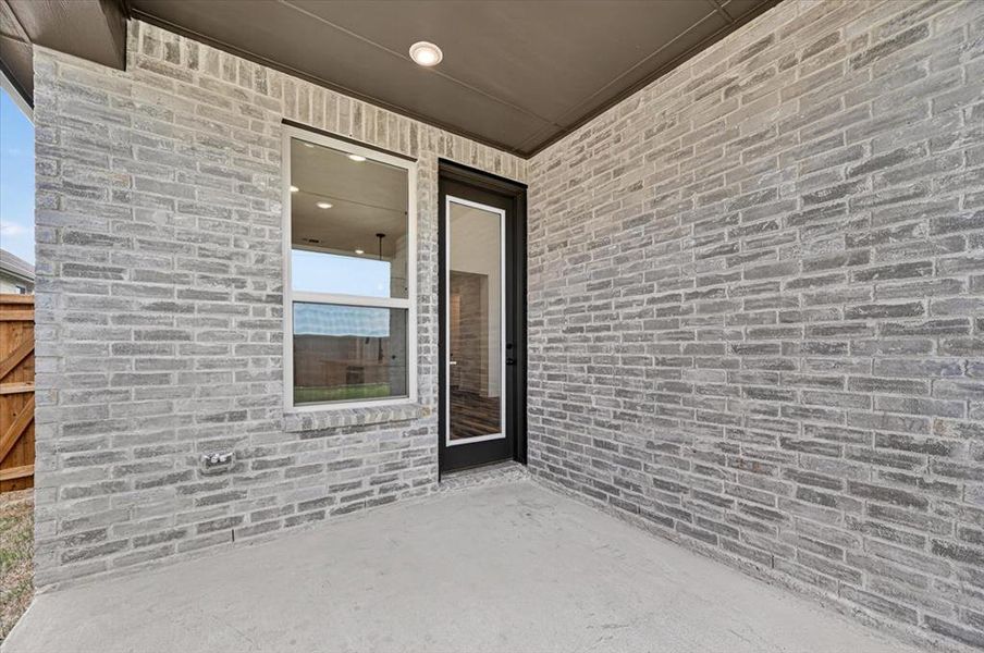 Exterior details and patio area of a home in Heritage Ranch, Sherman (Image 16).