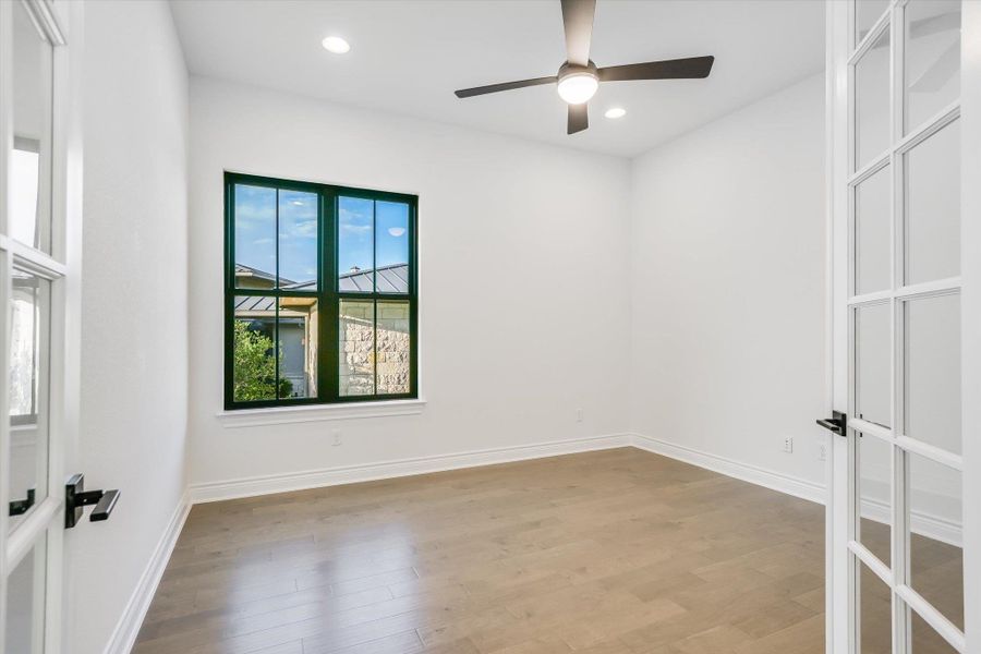 Spacious, unfurnished interior of a new home in , Horseshoe Bay (Image 23).