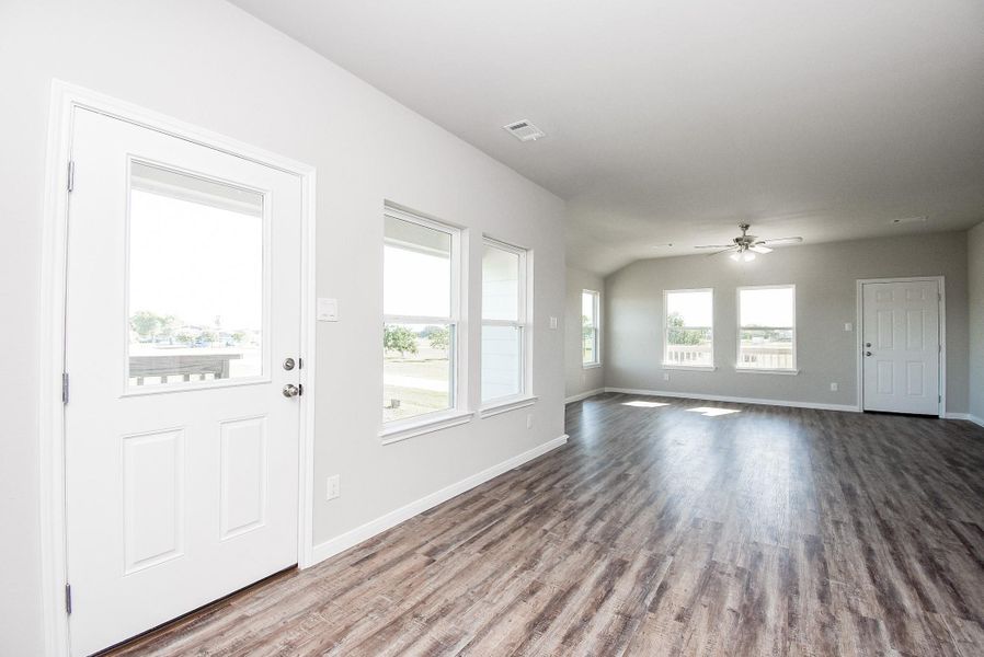 Spacious, unfurnished interior of a new home in , Palacios (Image 13).