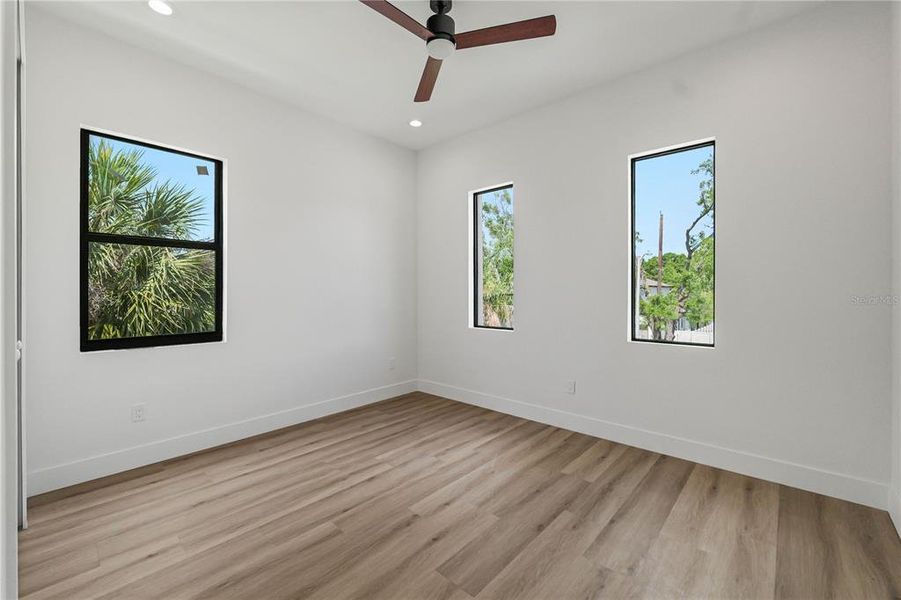 Spacious, unfurnished interior of a new home in , Tampa (Image 31).