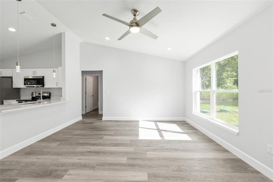Spacious, unfurnished interior of a new home in , Dunnellon (Image 24).