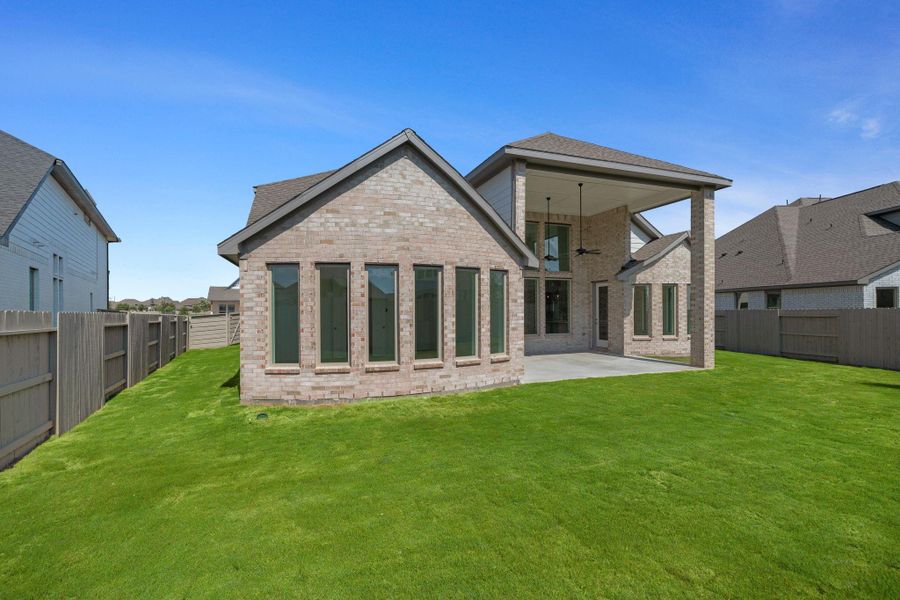 Exterior details and patio area of a home in Pomona 60', Manvel (Image 4).