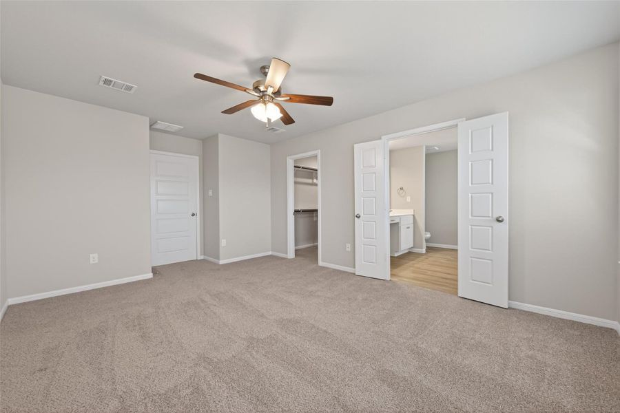 Spacious, unfurnished interior of a new home in Woodland Lakes, Houston (Image 13). Spacious, unfurnished interior of a new home in Woodland Lakes, Houston (Image 13).