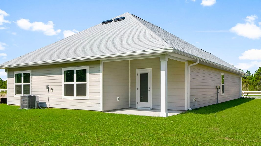 Exterior details and patio area of a home in Buffer Farms, Port Saint Joe (Image 3).
