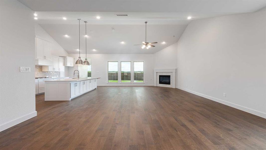 Spacious, unfurnished interior of a new home in Terraces 62', Rockwall (Image 20). Spacious, unfurnished interior of a new home in Terraces 62', Rockwall (Image 20).