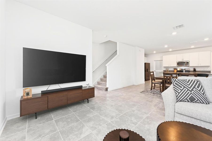 Furnished interior view inside a new home in Tohoqua, Kissimmee (Image 12).