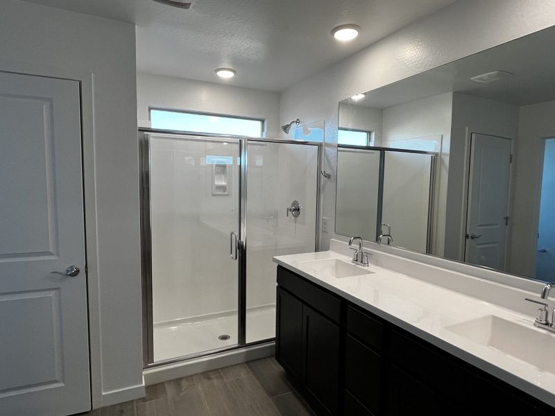 Lot 8 | Primary Bathroom | King | El Cidro | Goodyear, AZ | Landsea Homes