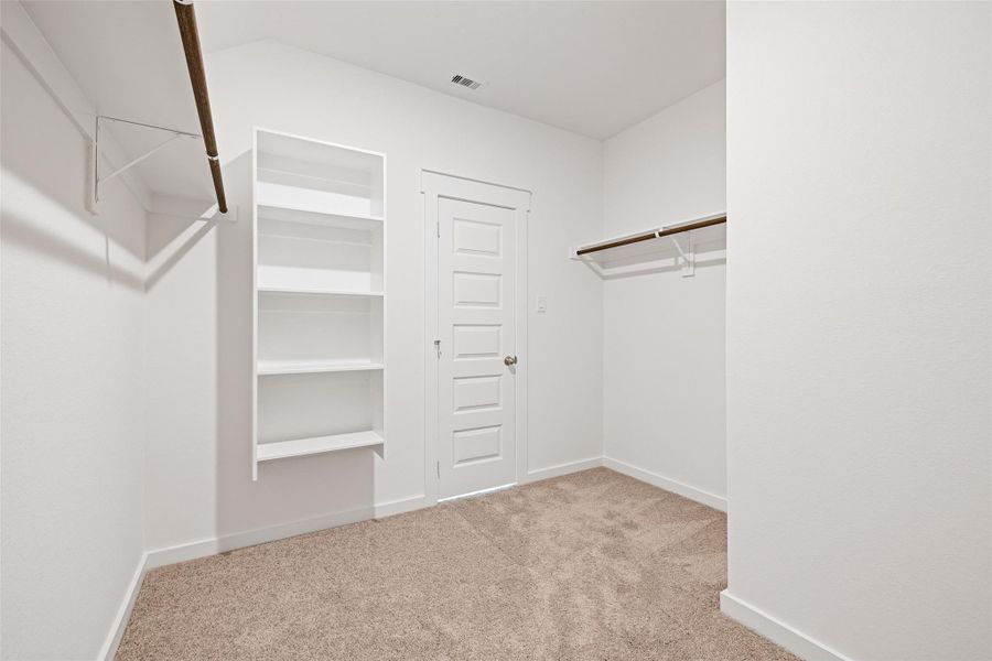 Spacious, unfurnished interior of a new home in Sunterra, Katy (Image 29). Spacious, unfurnished interior of a new home in Sunterra, Katy (Image 29).