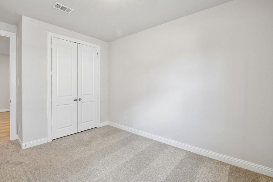 Spacious, unfurnished interior of a new home in Sienna 65', Missouri City (Image 44).