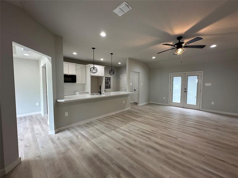 Spacious, unfurnished interior of a new home in , Comanche (Image 25).