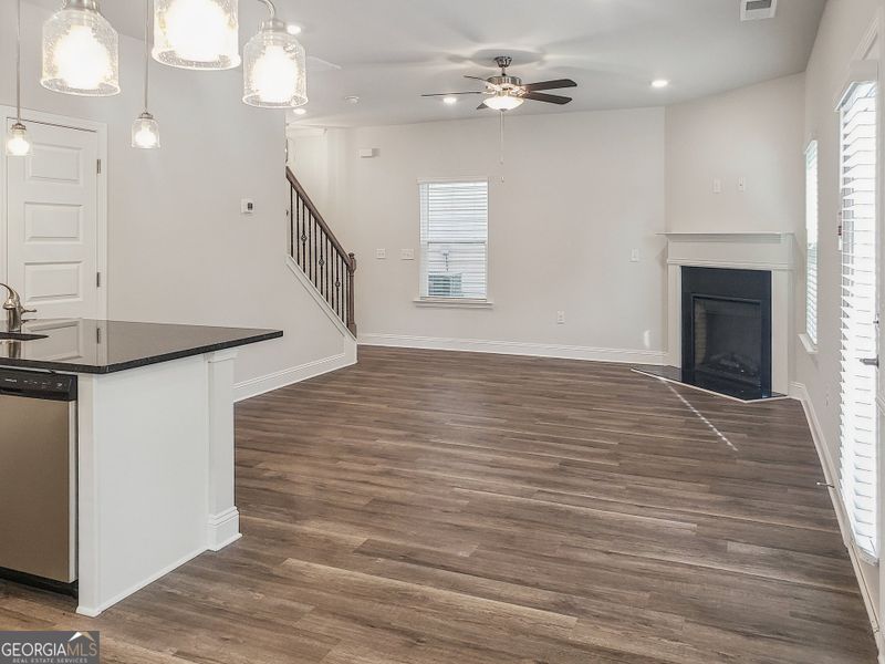Spacious, unfurnished interior of a new home in Windmill Park, Carrollton (Image 8).