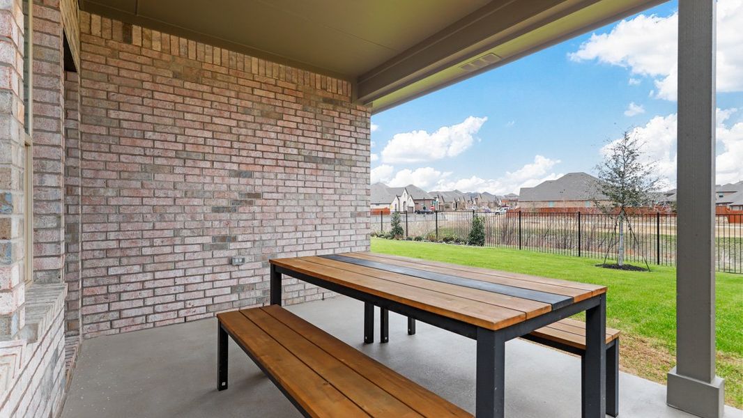 Exterior details and patio area of a home in Legado, Cleburne (Image 2).