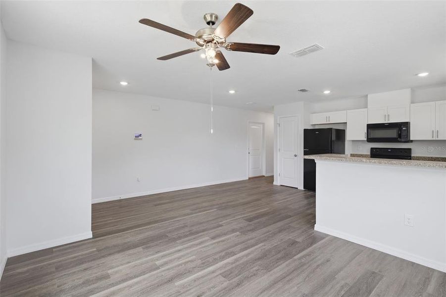 Spacious, unfurnished interior of a new home in , Apopka (Image 15).