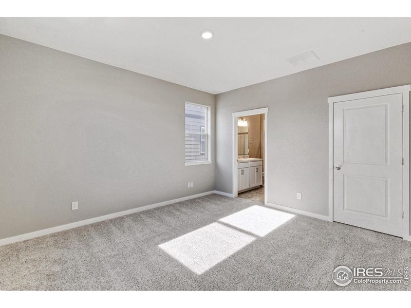 Spacious, unfurnished interior of a new home in Silver Peaks, Lochbuie (Image 16).