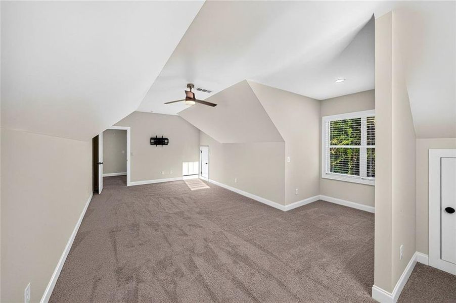 Spacious, unfurnished interior of a new home in , Bishop (Image 64).