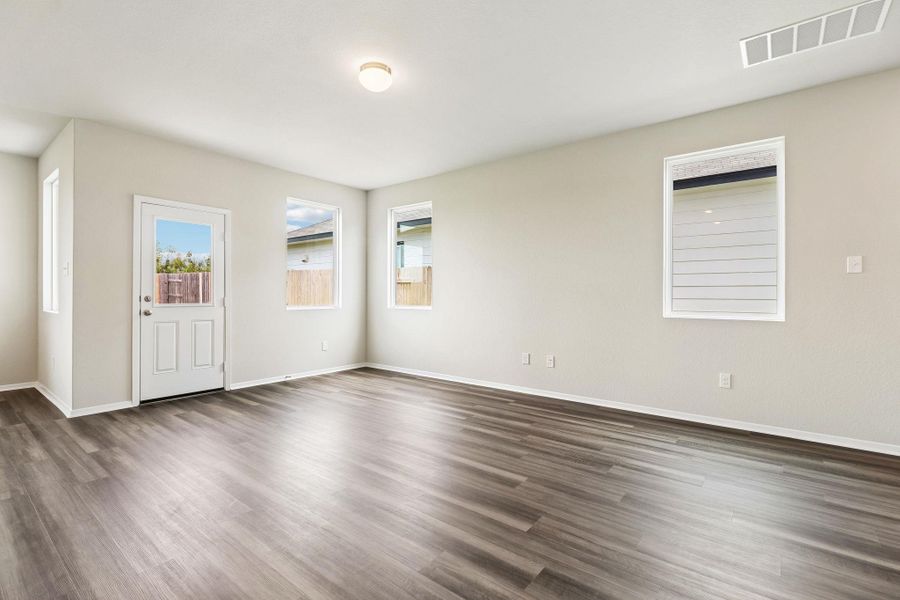 Spacious, unfurnished interior of a new home in Hymeadow, San Marcos (Image 16). Spacious, unfurnished interior of a new home in Hymeadow, San Marcos (Image 16).