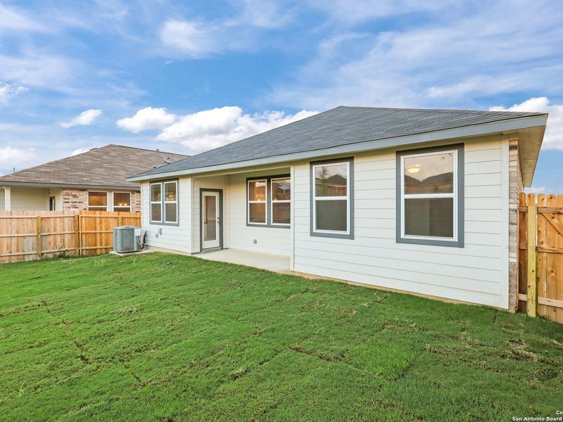 Exterior details and patio area of a home in Comanche Ridge, San Antonio (Image 20).