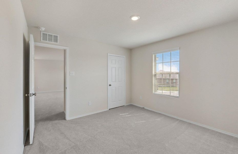 Spacious, unfurnished interior of a new home in Sonterra, Jarrell (Image 20).