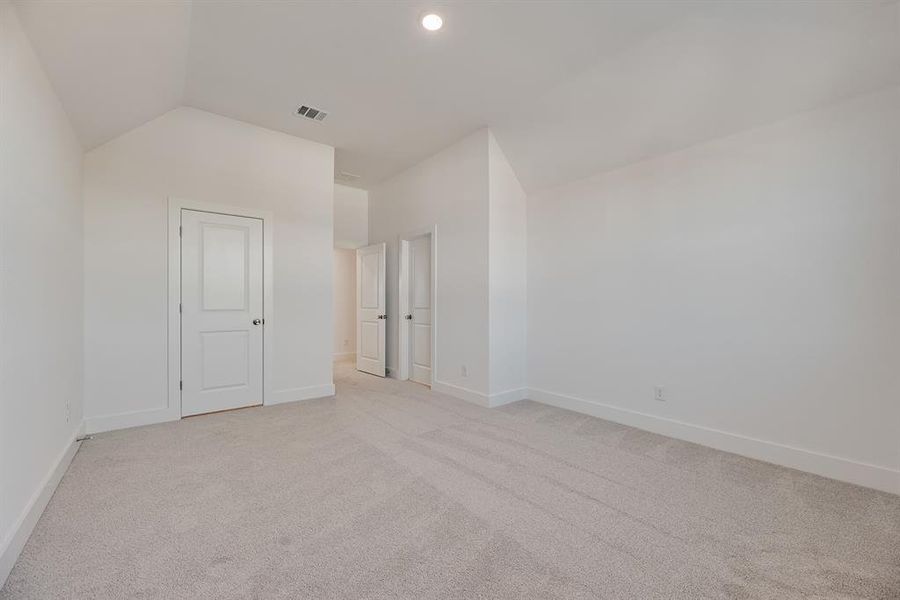 Spacious, unfurnished interior of a new home in Tavolo Park, Fort Worth (Image 25). Spacious, unfurnished interior of a new home in Tavolo Park, Fort Worth (Image 25).
