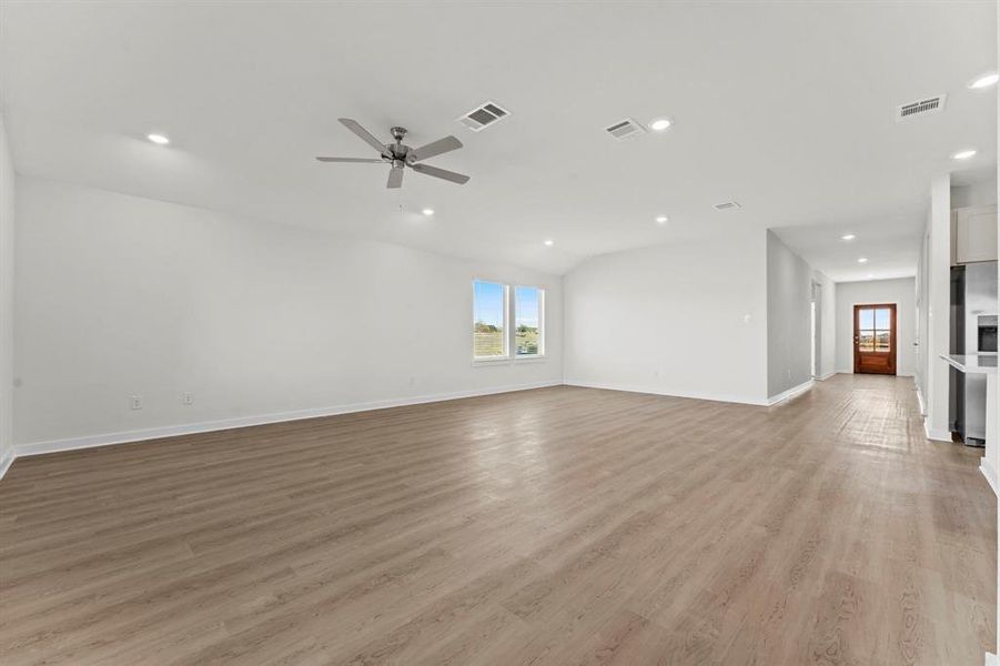 Spacious, unfurnished interior of a new home in , Dayton (Image 16).
