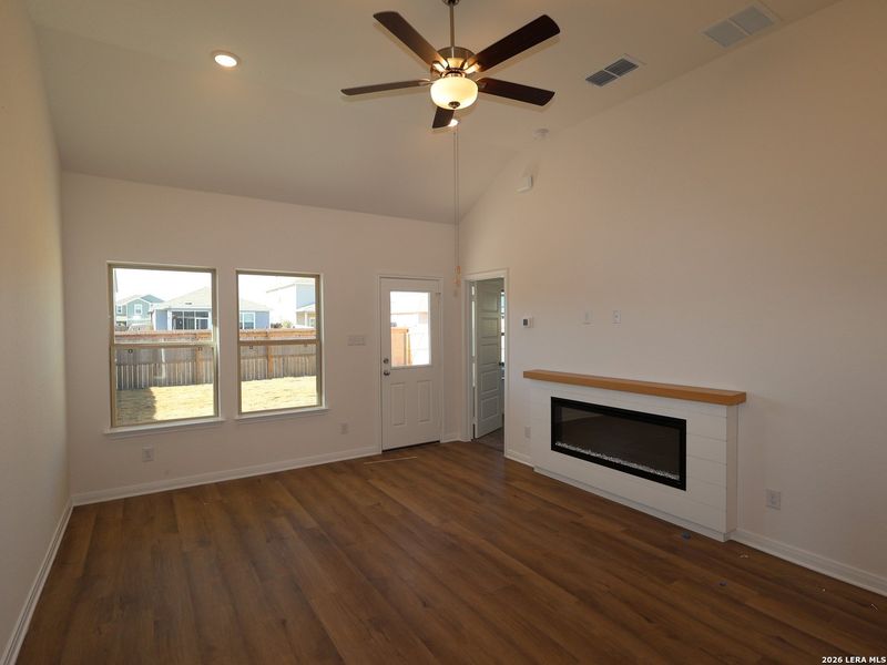 Spacious, unfurnished interior of a new home in Park Place, New Braunfels (Image 7). Spacious, unfurnished interior of a new home in Park Place, New Braunfels (Image 7).