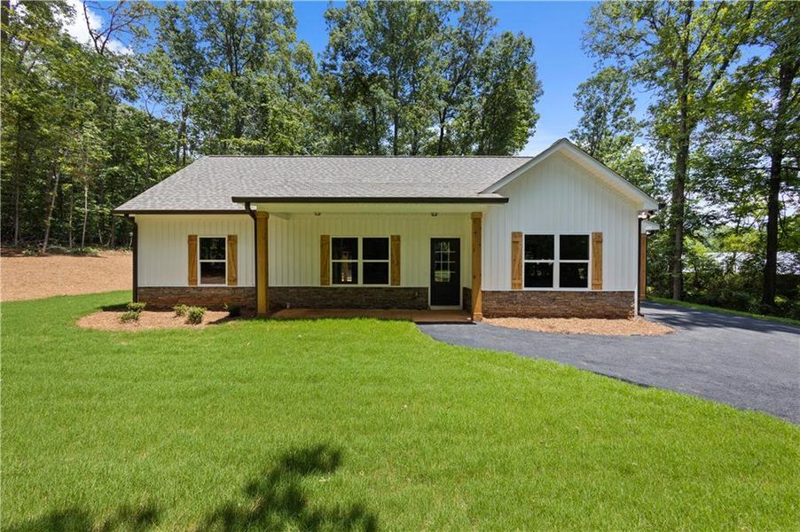 Exterior details and patio area of a home in , Cedartown (Image 26).