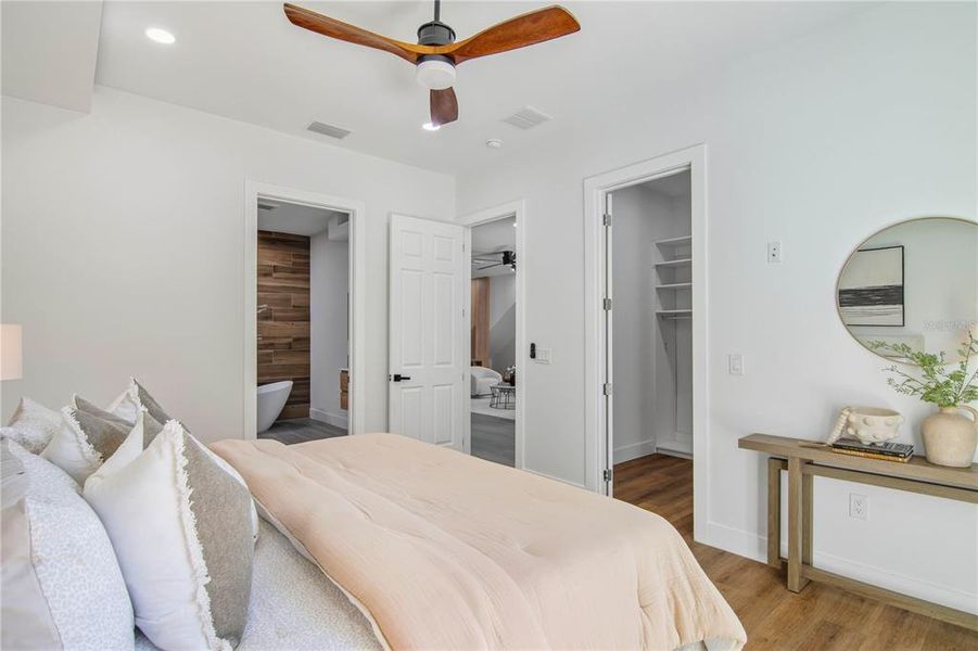 Furnished interior view inside a new home in , Orlando (Image 20).