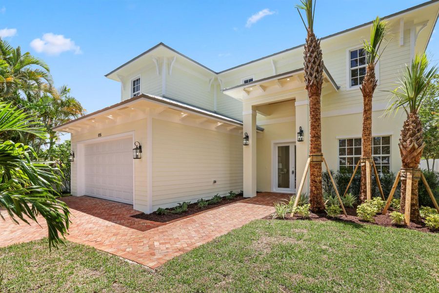 Exterior details and patio area of a home in , Jupiter (Image 3).