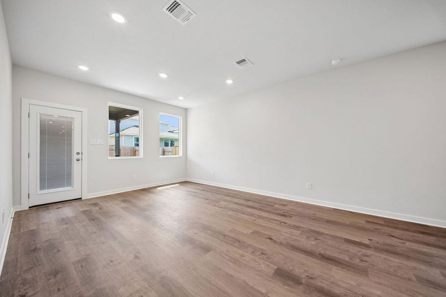 Spacious, unfurnished interior of a new home in Eastwood at Sonterra, Jarrell (Image 30). Spacious, unfurnished interior of a new home in Eastwood at Sonterra, Jarrell (Image 30).
