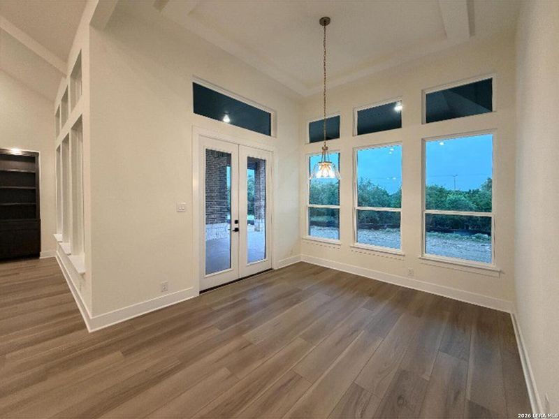 Spacious, unfurnished interior of a new home in Waldsanger, New Braunfels (Image 12).