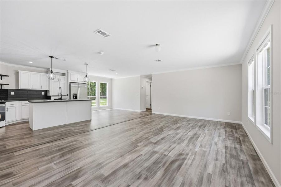 Spacious, unfurnished interior of a new home in , Fort White (Image 11).