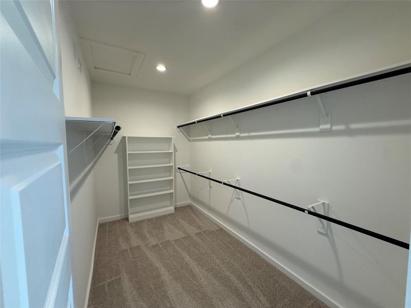 Spacious, unfurnished interior of a new home in Huntington Place, Rosharon (Image 5).