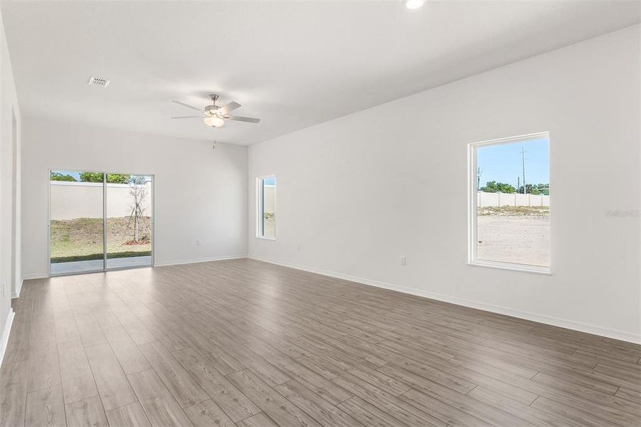 Spacious, unfurnished interior of a new home in Peach Crossings, Winter Haven (Image 13).