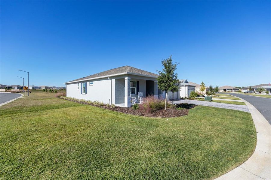 Exterior details and patio area of a home in , Ocala (Image 32).