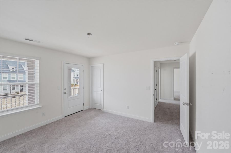 Spacious, unfurnished interior of a new home in Lakeside Glen, York (Image 32).