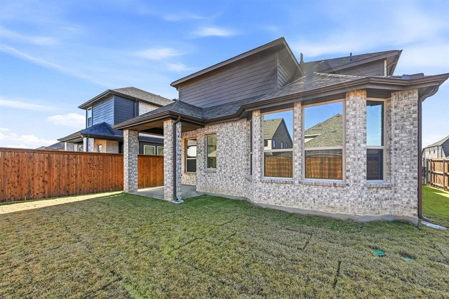 Exterior details and patio area of a home in Hillstead, Lavon (Image 2).