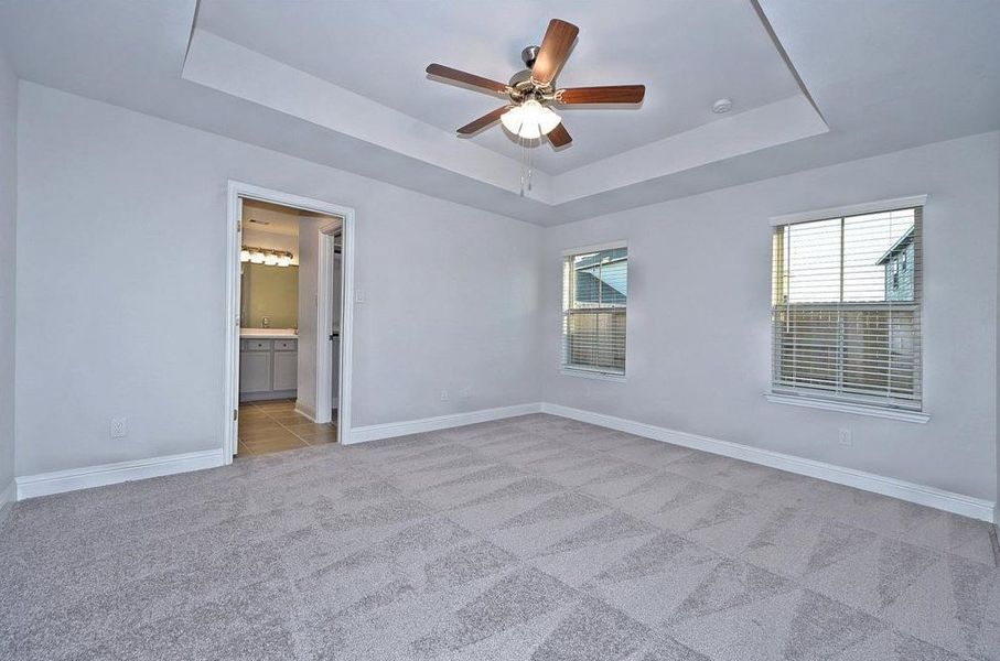 Spacious, unfurnished interior of a new home in Bayou Maison, Dickinson (Image 7).