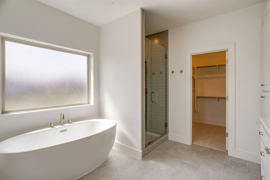 Furnished interior view inside a new home in , Fort Worth (Image 11).